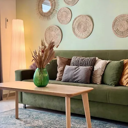 Daire Coastal 2br In Mackenzie Steps From By Cyprus Horizons