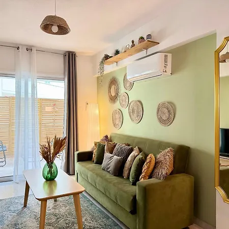 Appartamento Coastal 2br In Mackenzie Steps From By Cyprus Horizons Scala